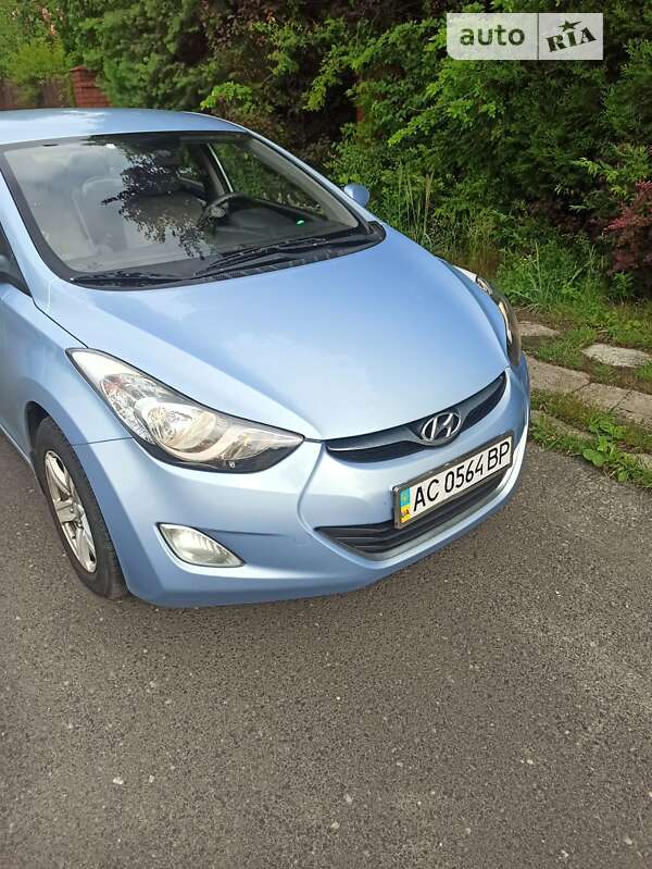 2012 hyundai elantra