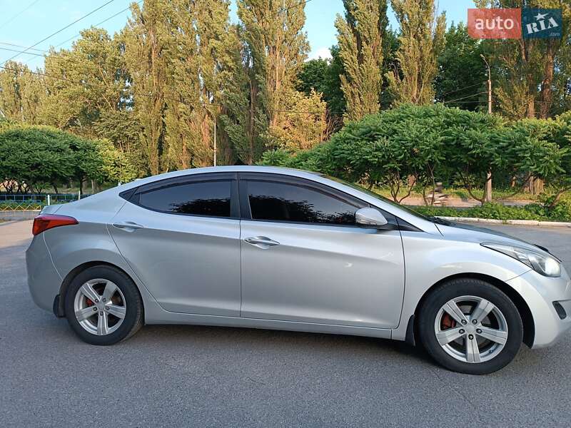 2012 hyundai elantra