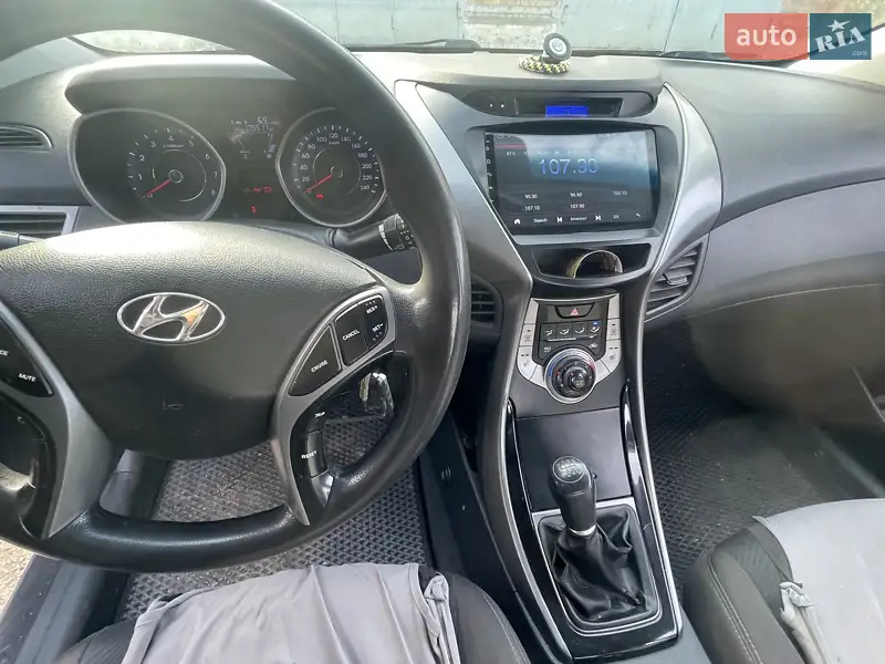 2012 hyundai elantra