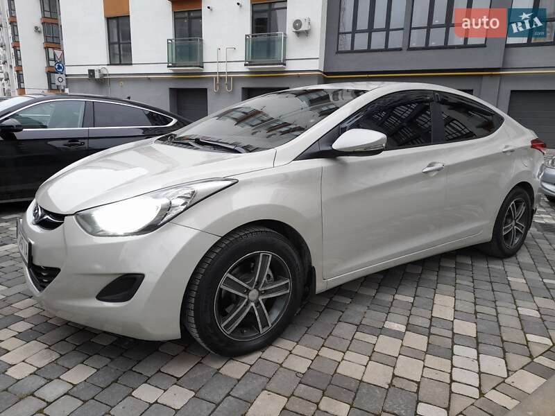 2011 hyundai elantra