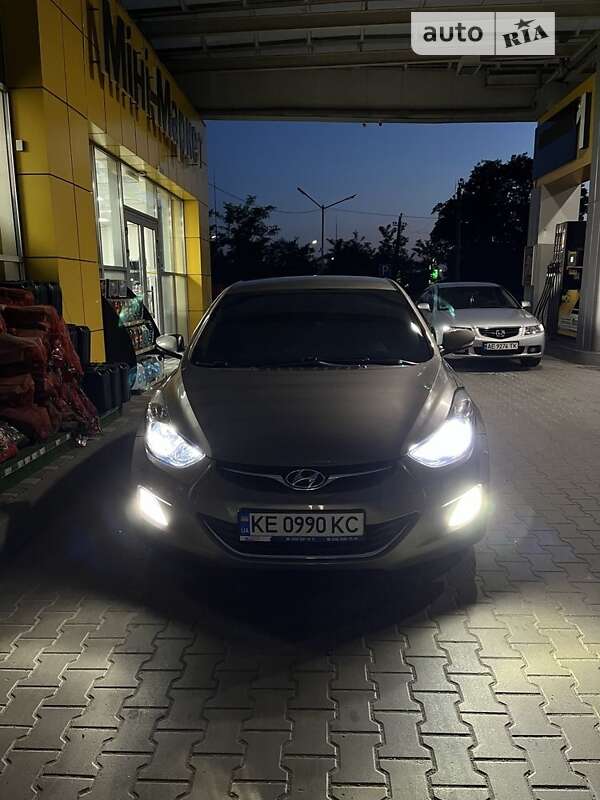 2012 hyundai elantra