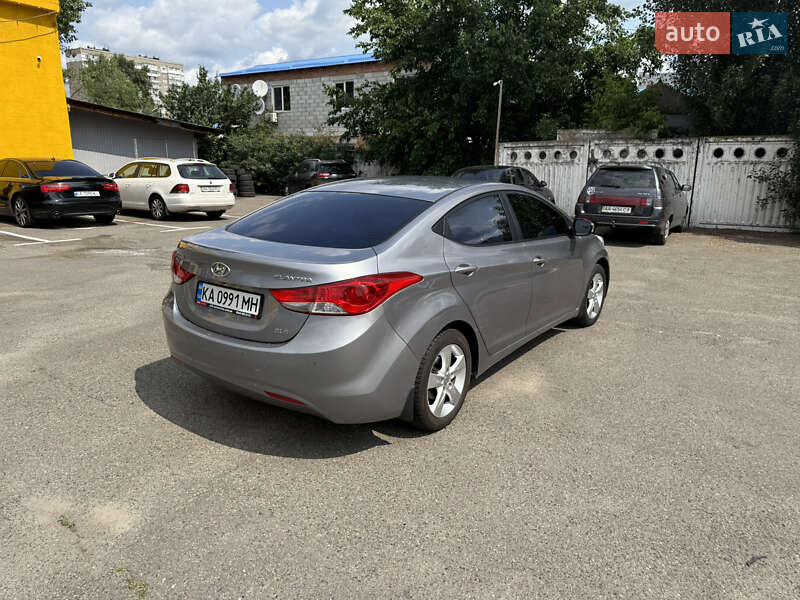 2012 hyundai elantra