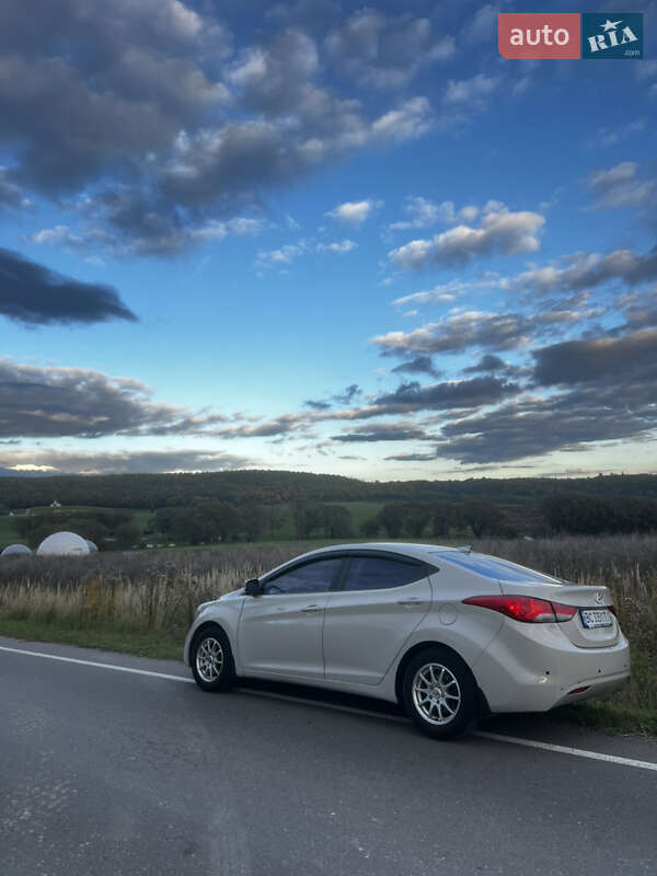 2012 hyundai elantra