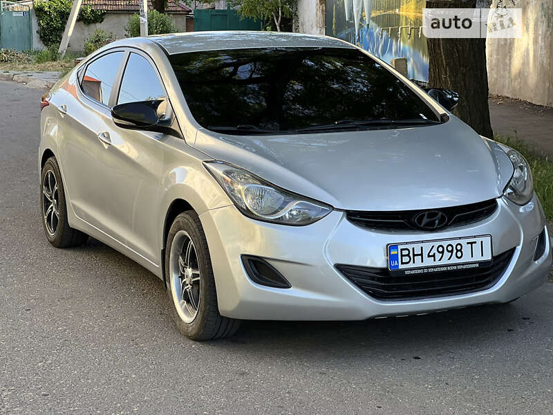 2012 hyundai elantra