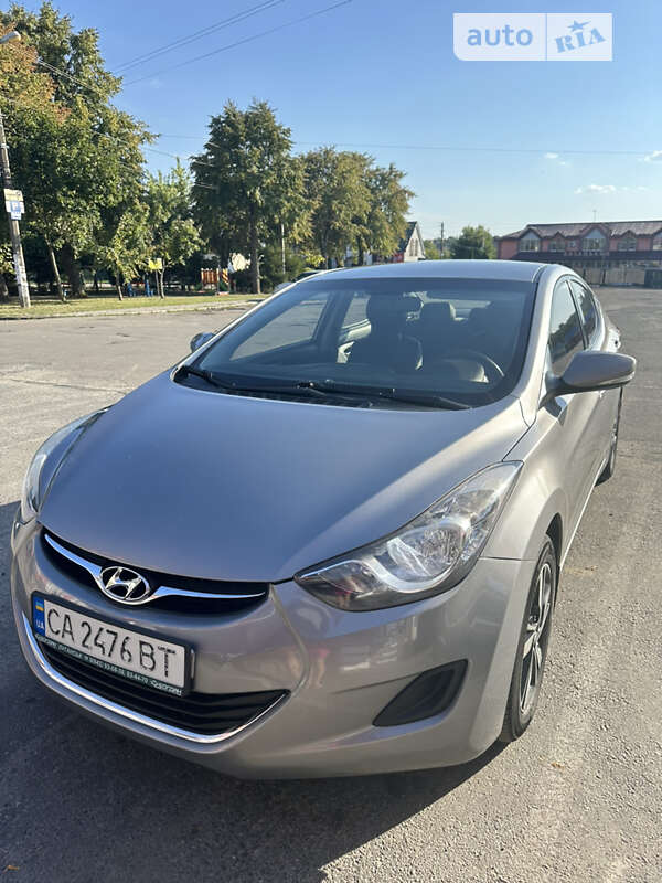 2012 hyundai elantra