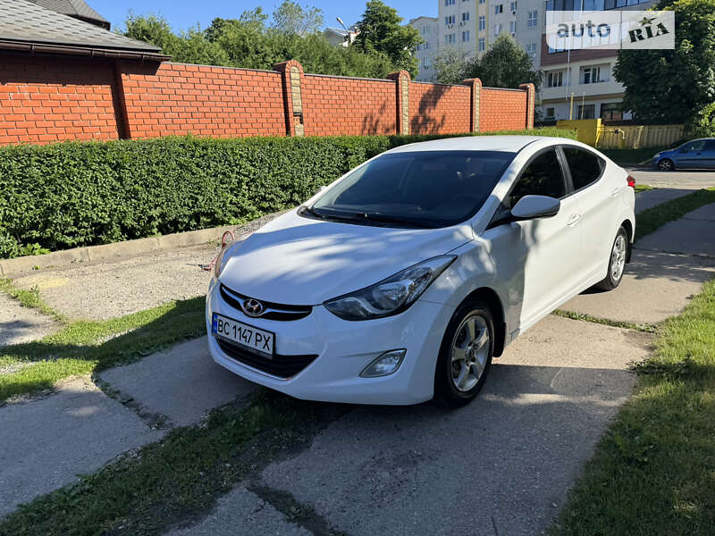 2012 hyundai elantra