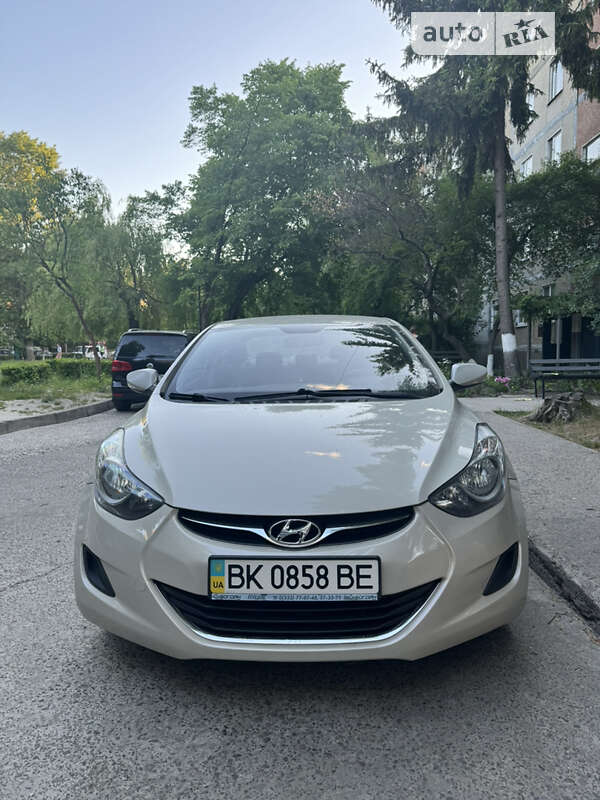 2012 hyundai elantra