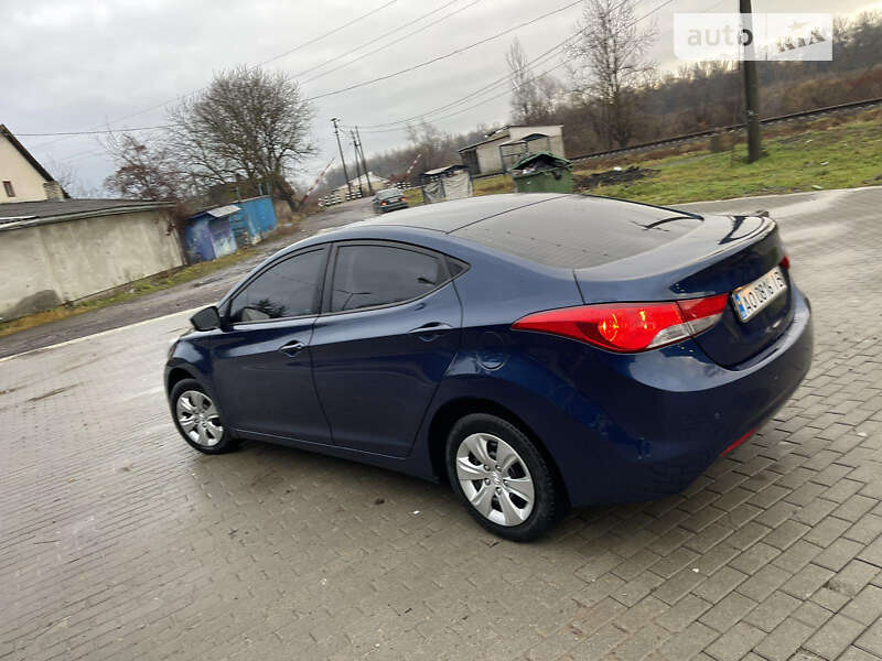 2012 hyundai elantra