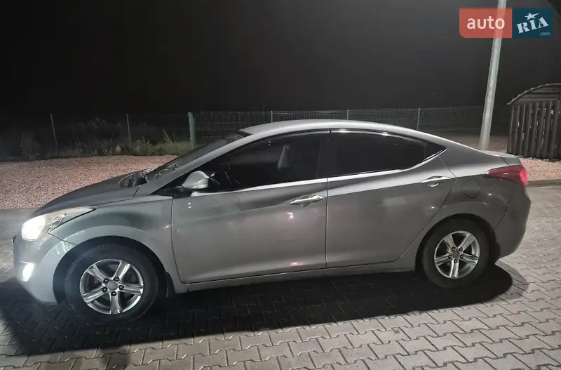 2012 hyundai elantra