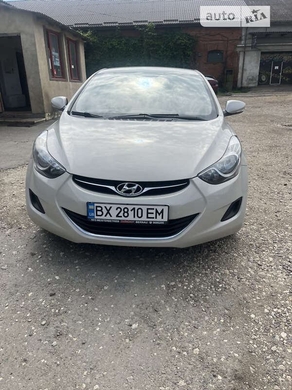 2012 hyundai elantra