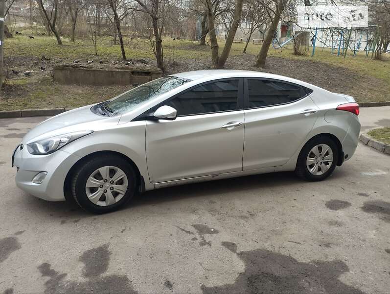 2011 hyundai elantra