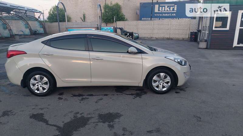 2011 hyundai elantra