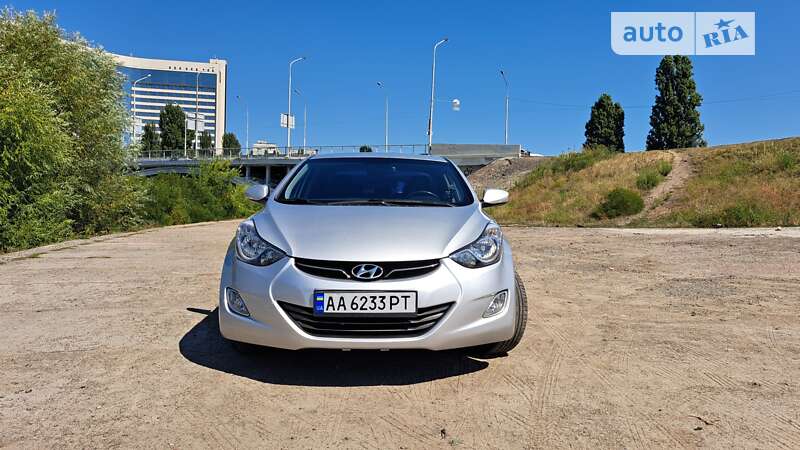 2012 hyundai elantra