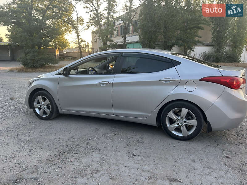 2012 hyundai elantra