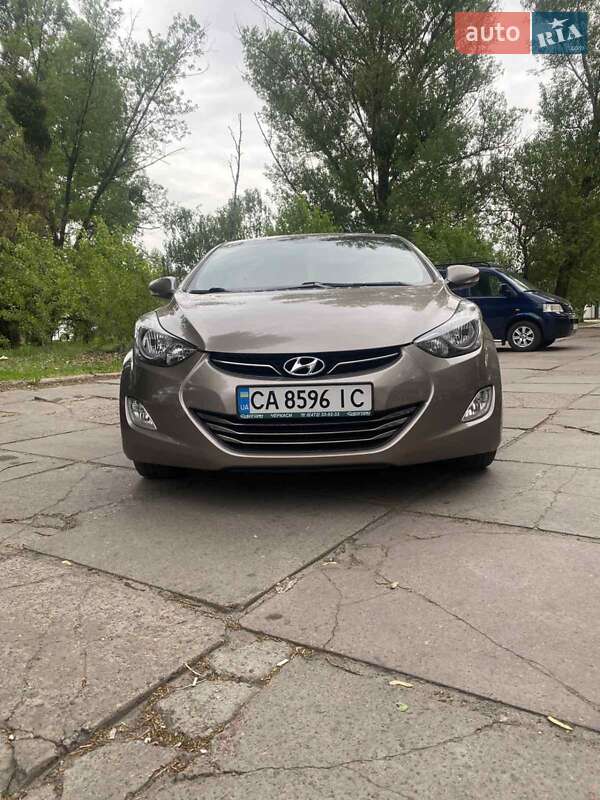 2012 hyundai elantra