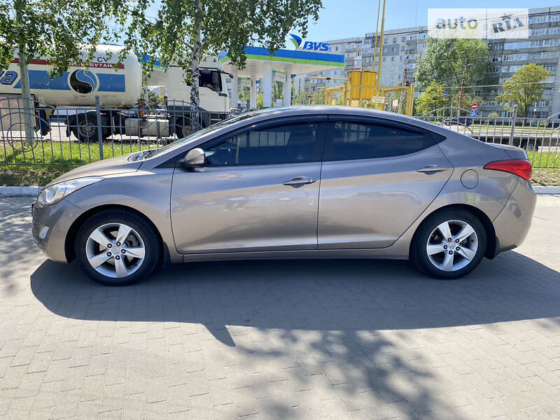 2012 hyundai elantra
