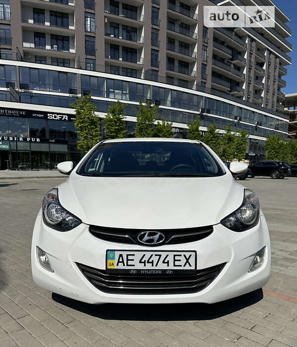 2012 hyundai elantra