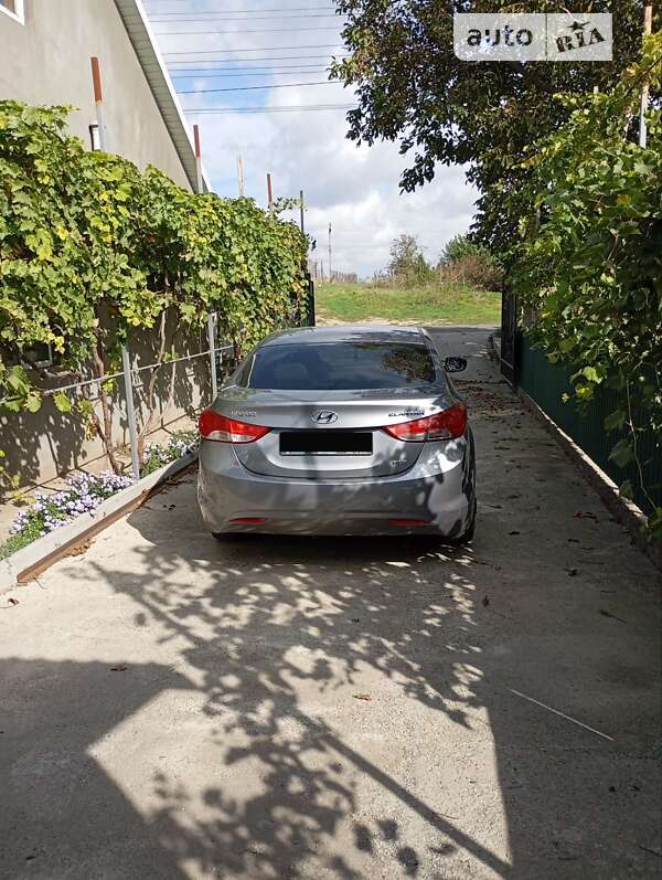 2012 hyundai elantra