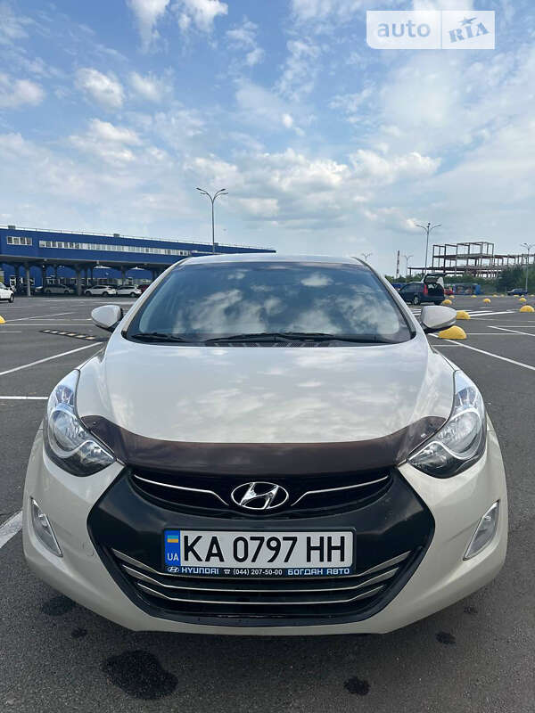 2011 hyundai elantra