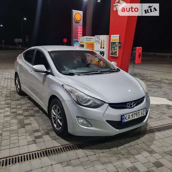 2011 hyundai elantra