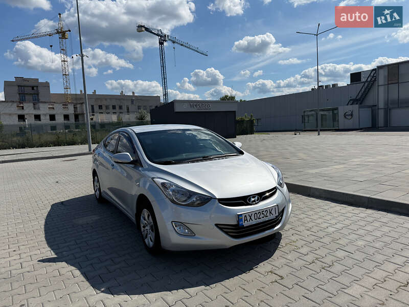 2011 hyundai elantra