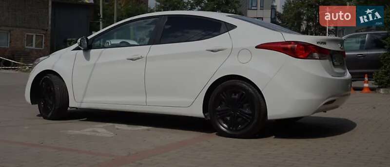 2012 hyundai elantra