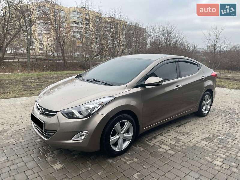 2012 hyundai elantra
