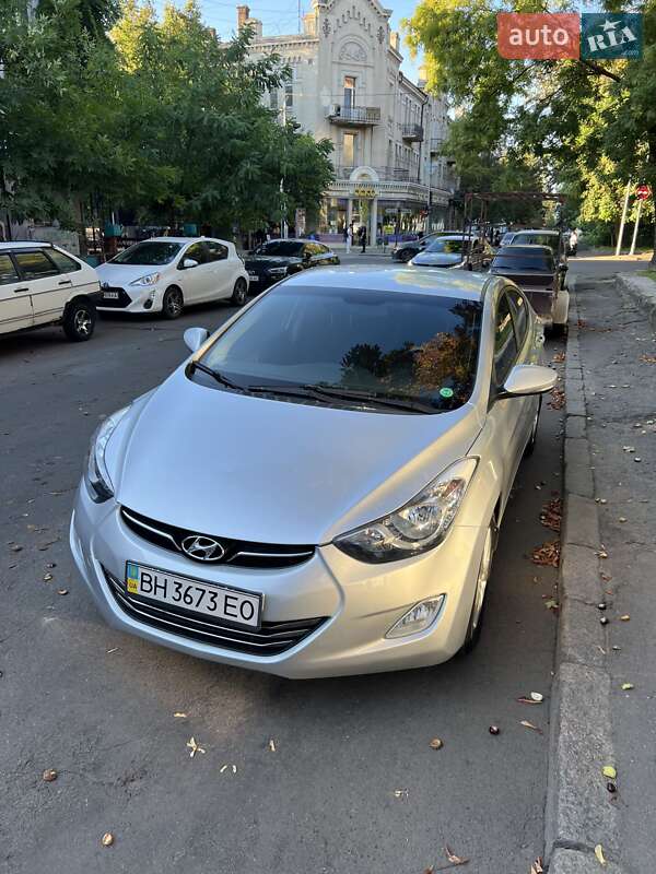 2012 hyundai elantra