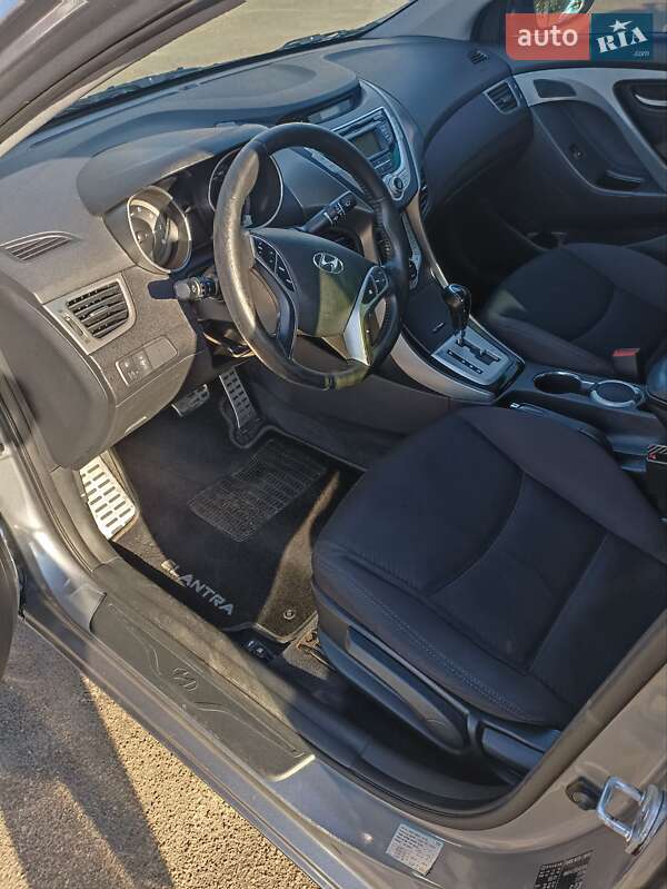2012 hyundai elantra