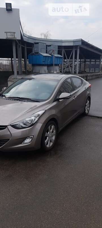 2012 hyundai elantra