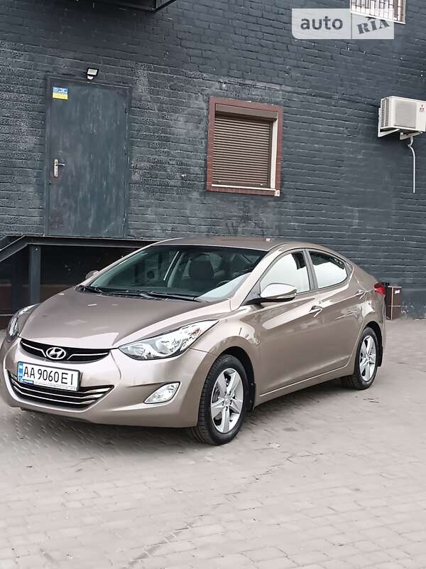 2012 hyundai elantra