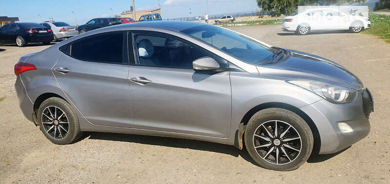 2012 hyundai elantra