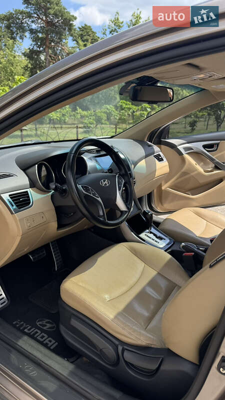 2012 hyundai elantra