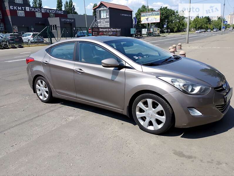 2012 hyundai elantra