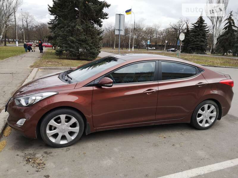 2012 hyundai elantra