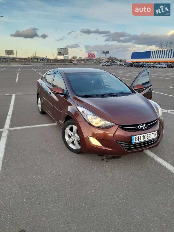 2012 hyundai elantra