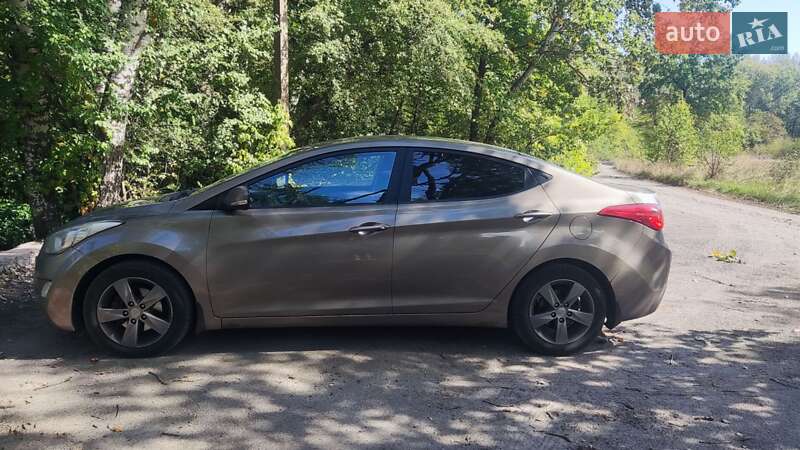 2012 hyundai elantra