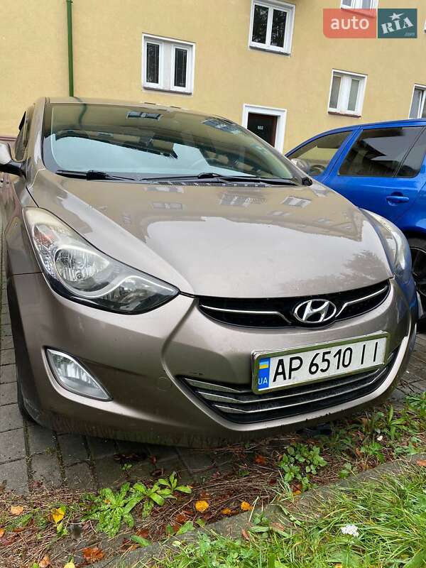 2012 hyundai elantra