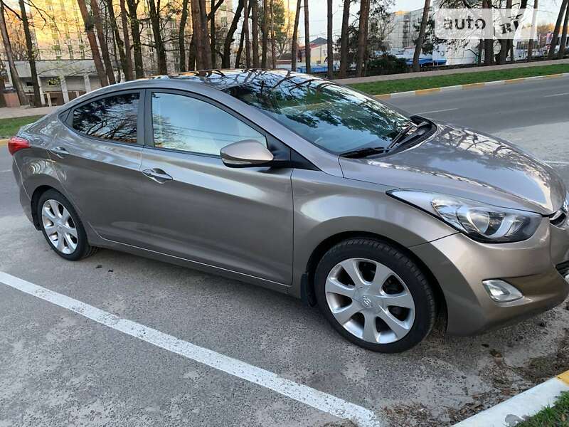 2012 hyundai elantra