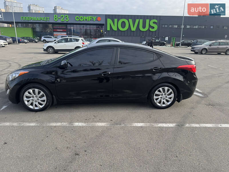 2012 hyundai elantra