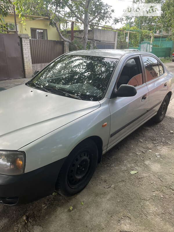 2004 hyundai elantra