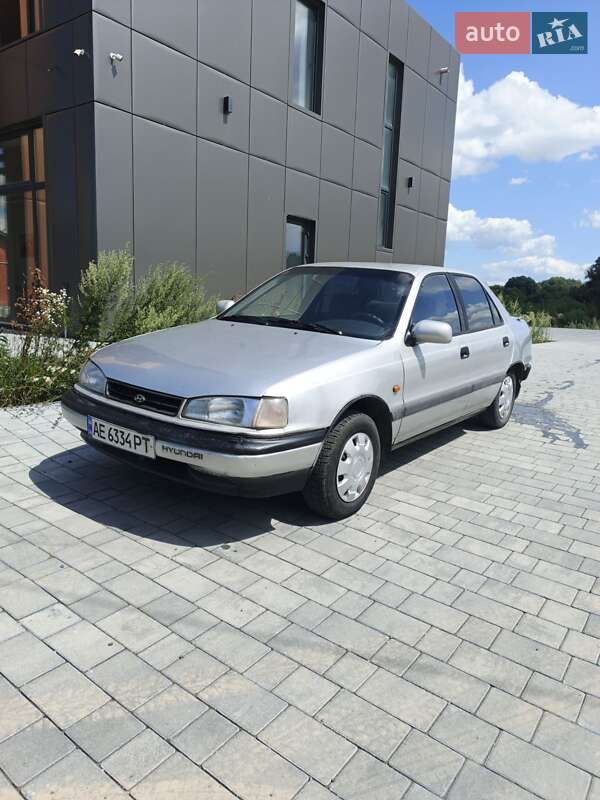 1993 hyundai lantra