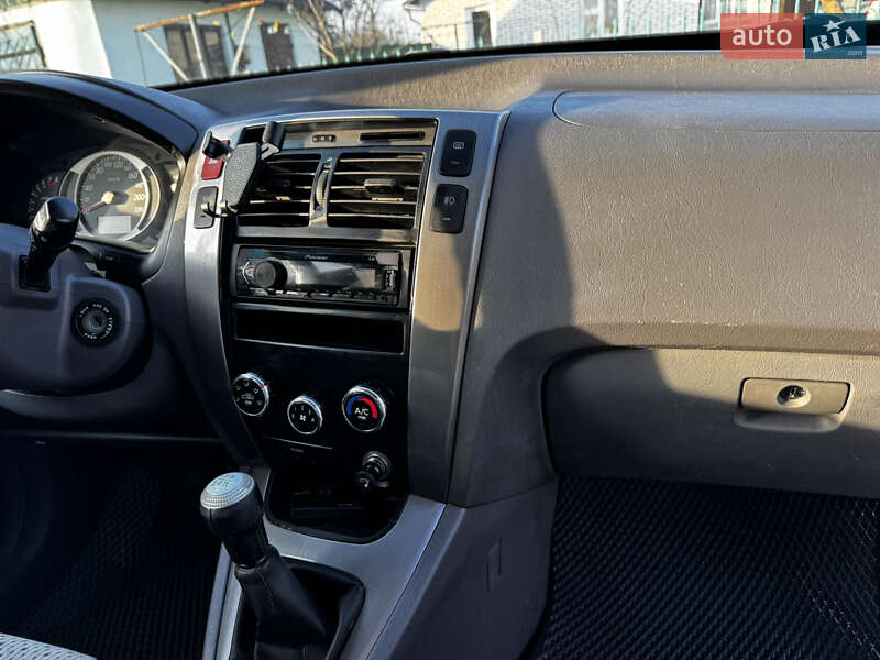 2004 hyundai tucson