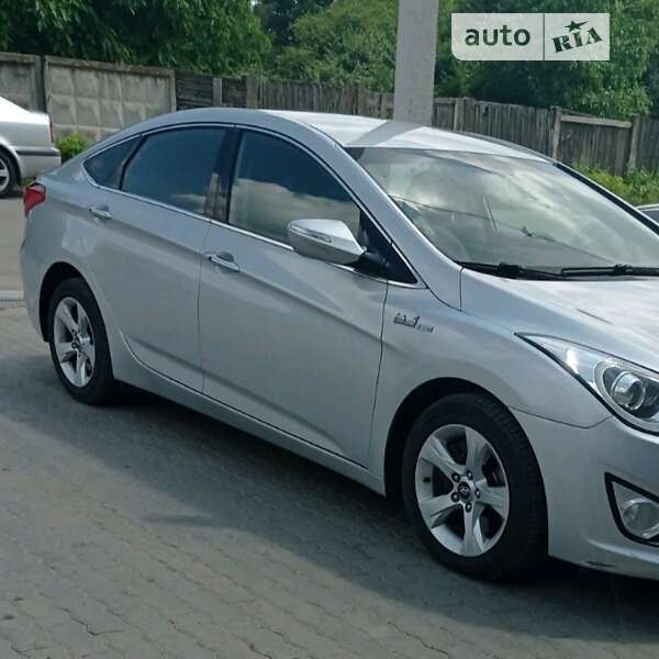 2013 hyundai i40
