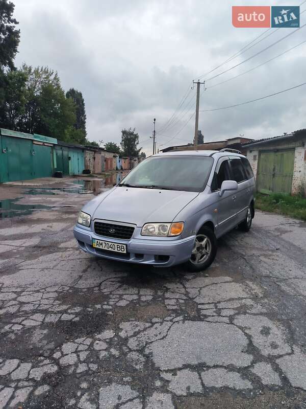 2004 hyundai trajet
