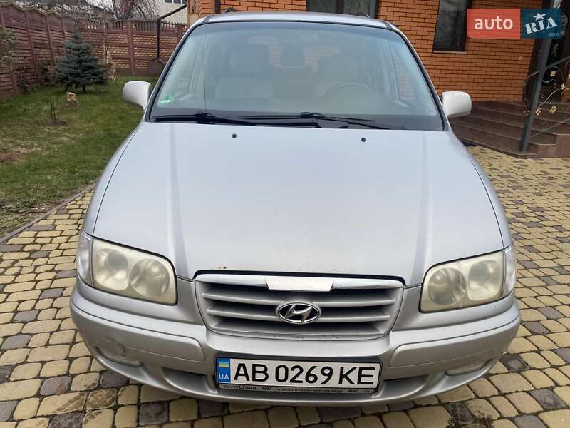 2004 hyundai trajet