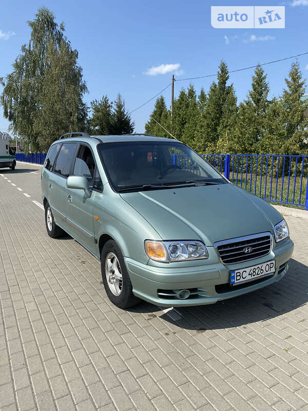 2005 hyundai trajet