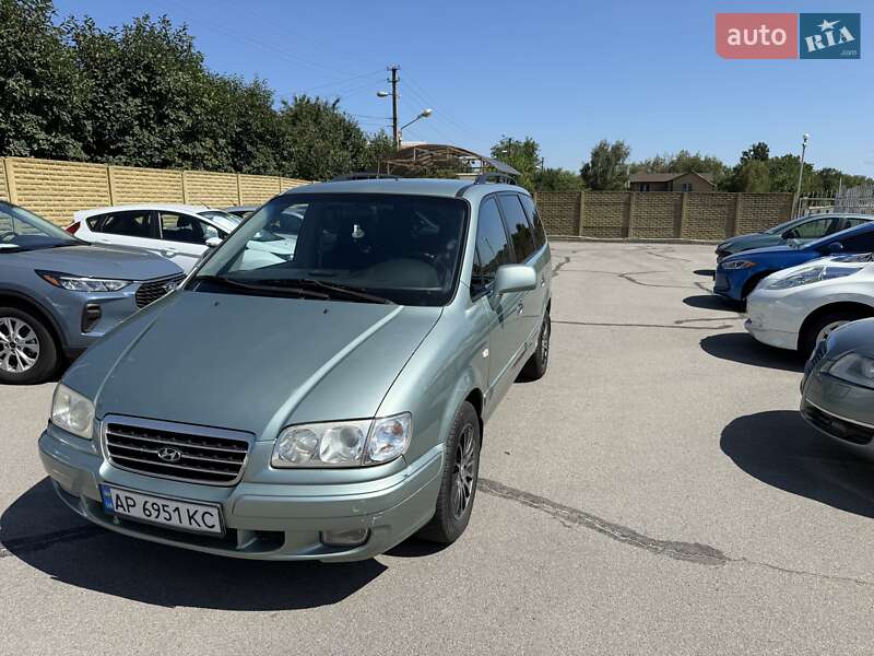 2005 hyundai trajet