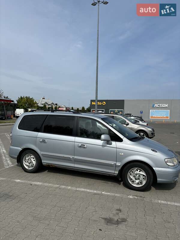 2005 hyundai trajet