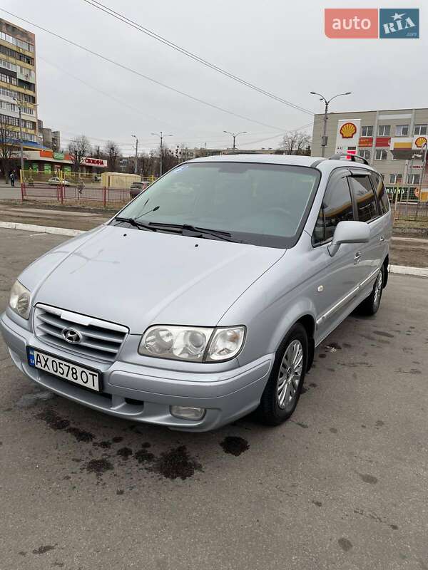 2005 hyundai trajet